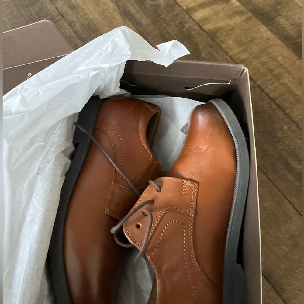 Boy’s Oxford shoes.